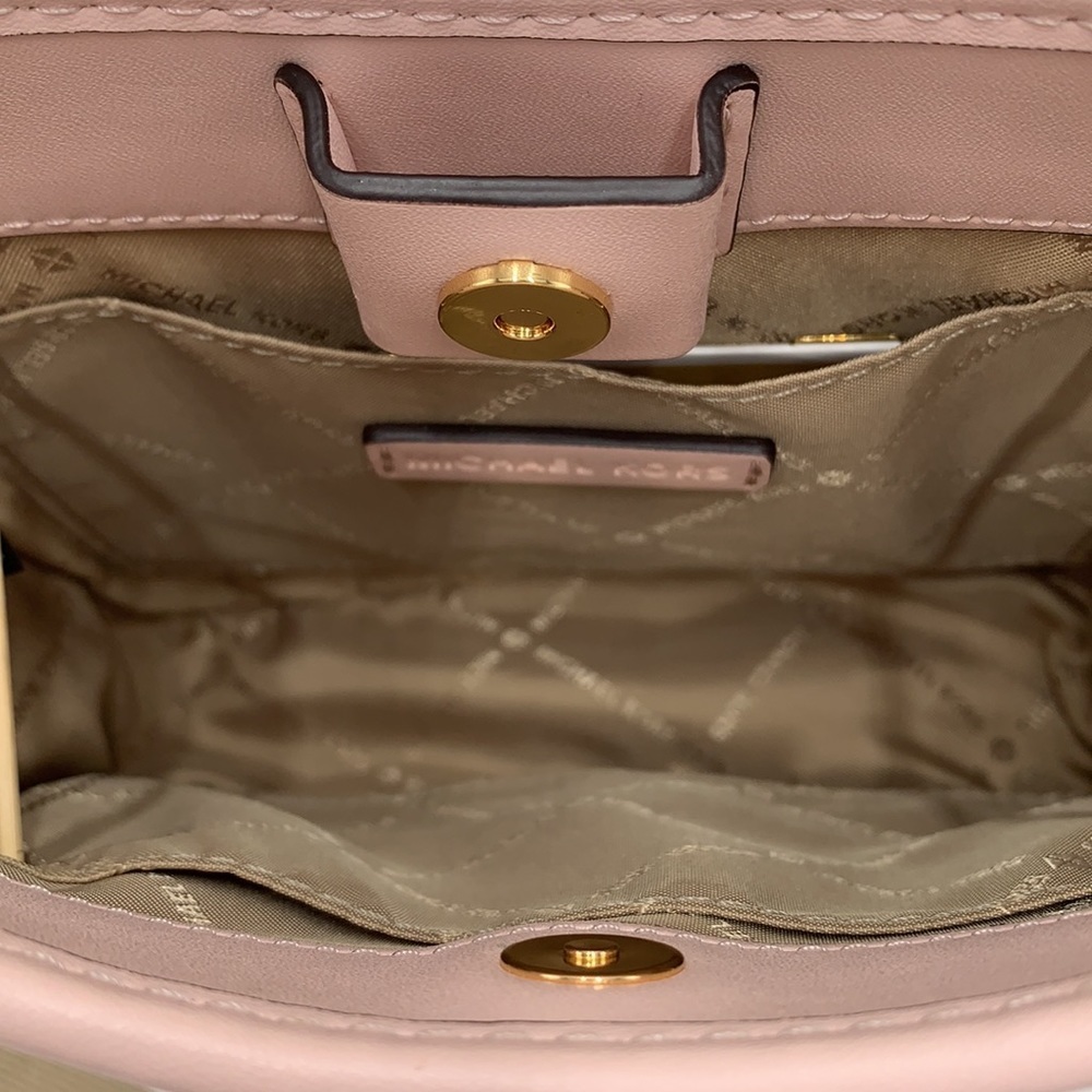 MICHAEL KORS
Briley Small Logo Messenger XBODY Bag POWDER BLUSH MULTI - Picture 13 of 16